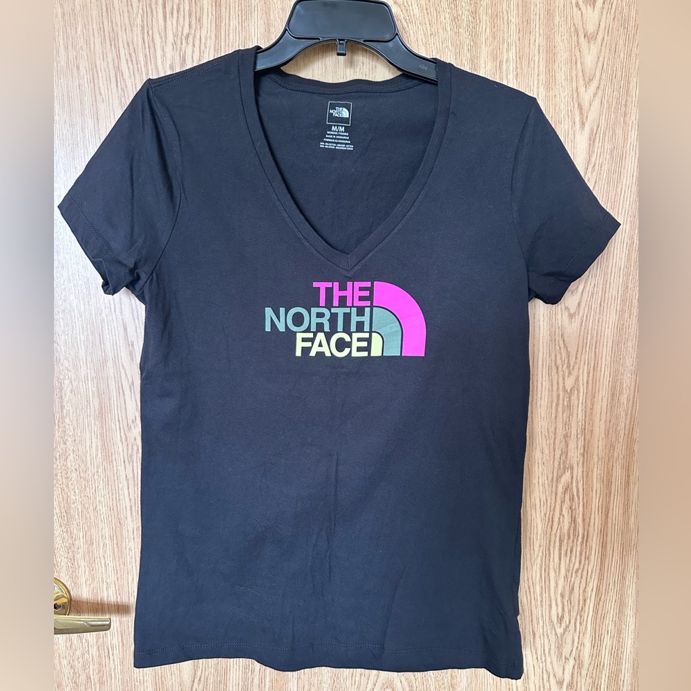 The North Face Black Logo V-Neck Performance T-Shirt Women’s M
